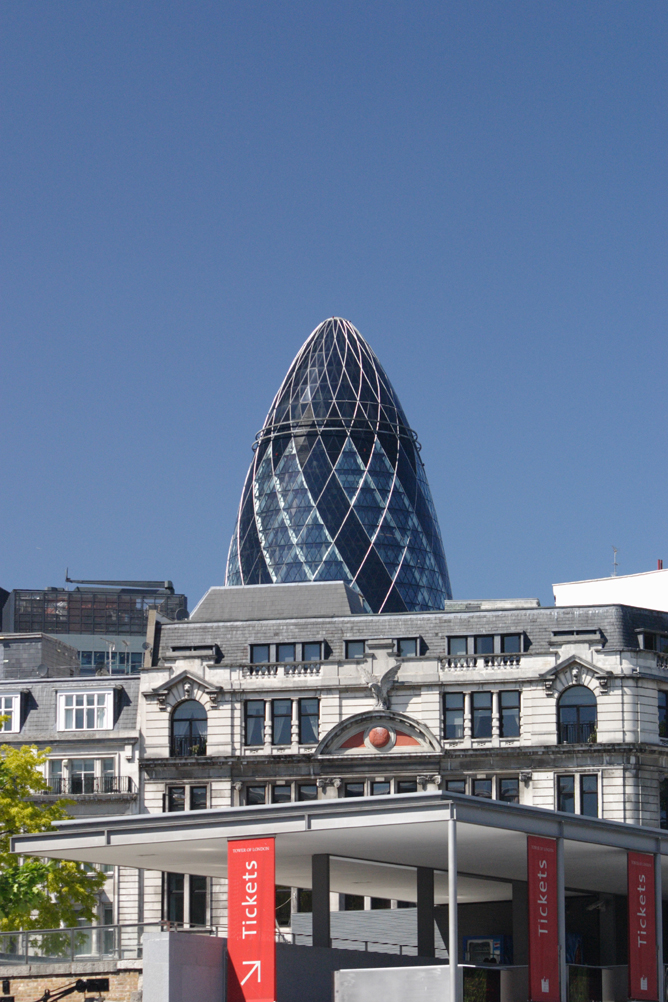 Swiss Re tower as seen from Tower Hill.
