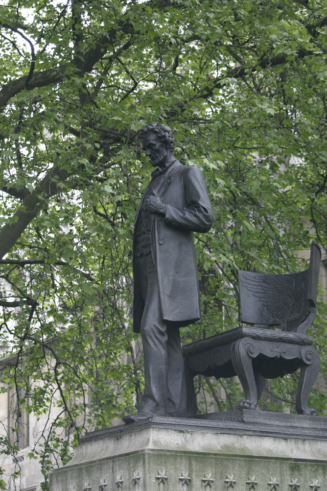 Statue of Abraham Lincoln in Parliament Square.