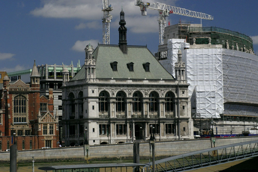 Building on banks of the Thames